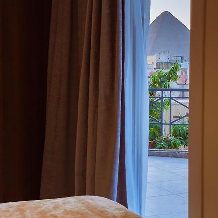 King Khufu Pyramids View Hotel Kafret el-Gabal Стая снимка