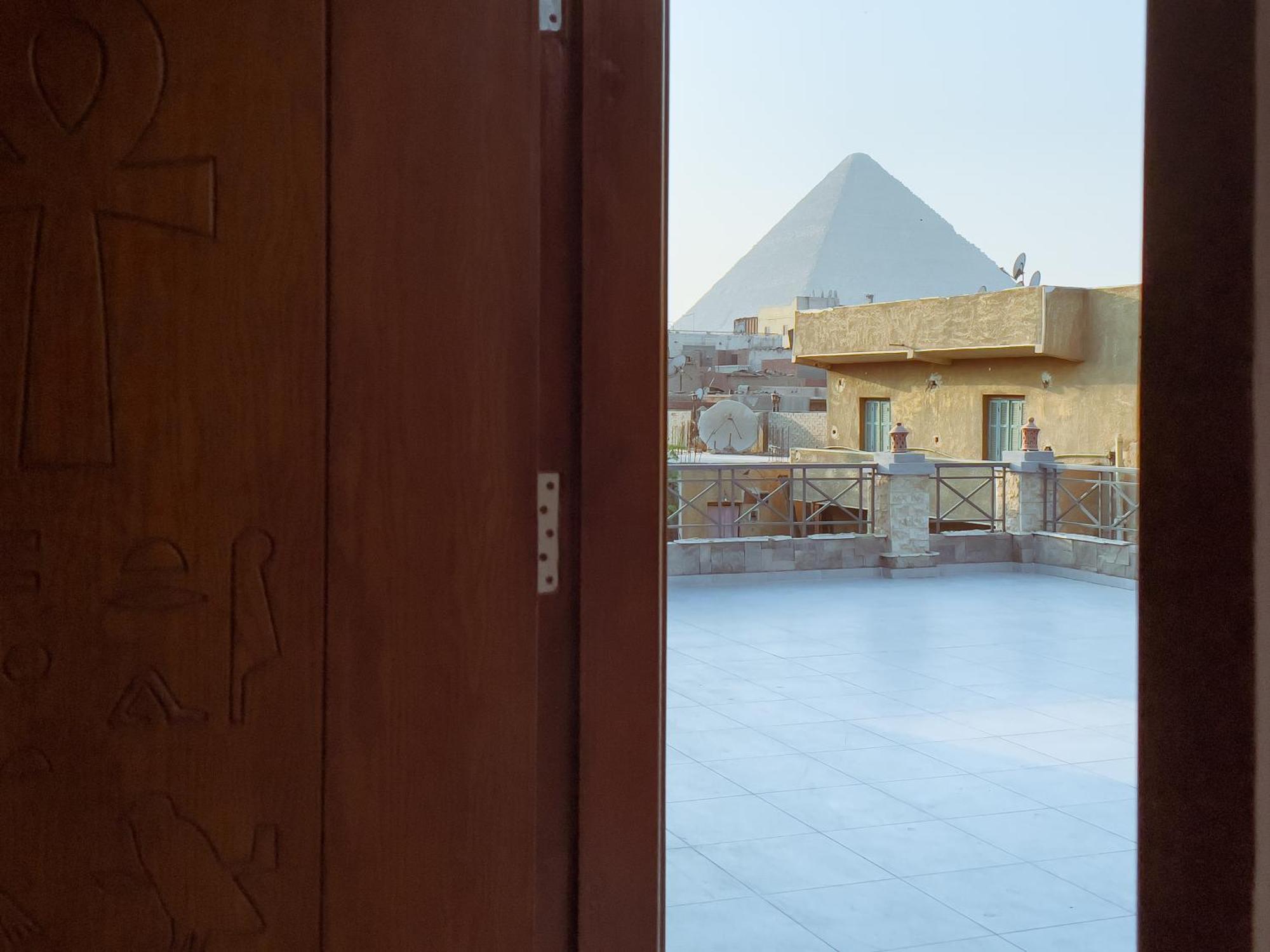King Khufu Pyramids View Hotel Kafret el-Gabal Стая снимка