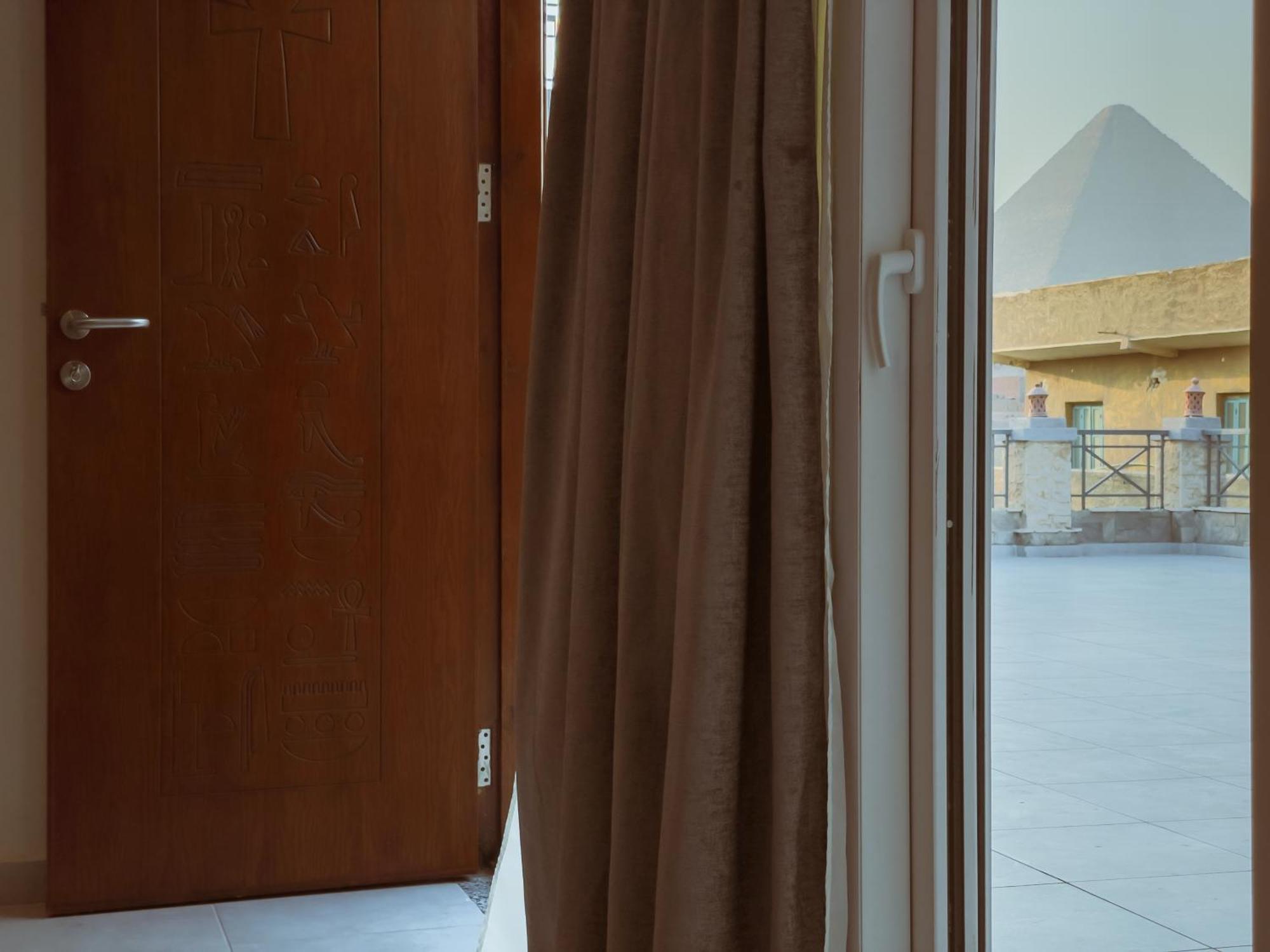 King Khufu Pyramids View Hotel Kafret el-Gabal Стая снимка