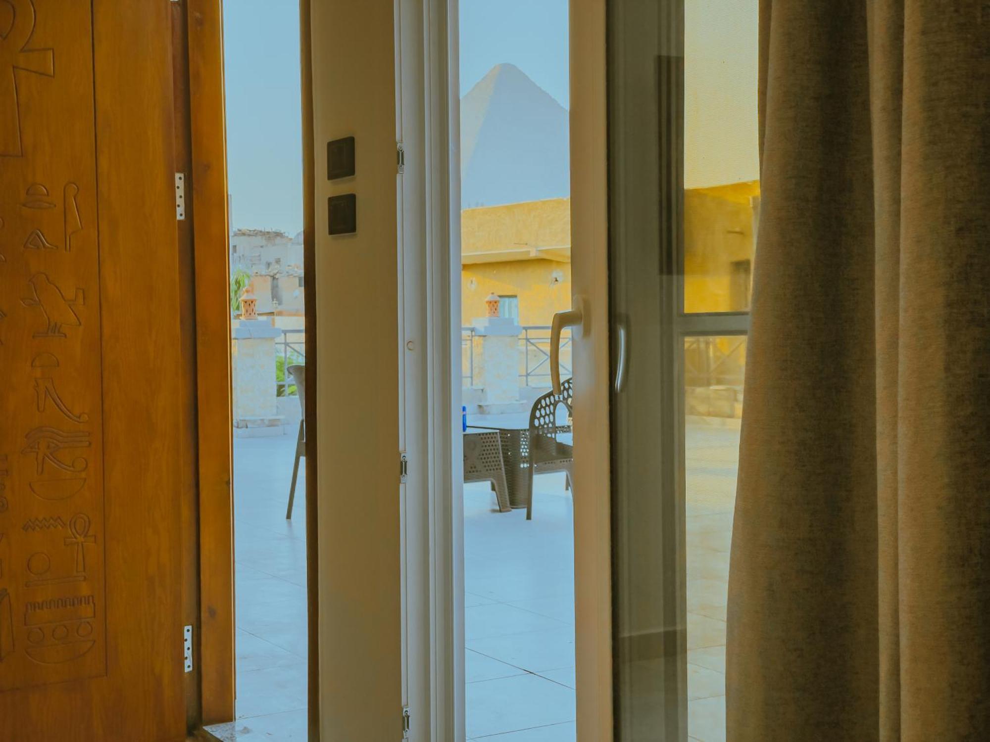 King Khufu Pyramids View Hotel Kafret el-Gabal Стая снимка