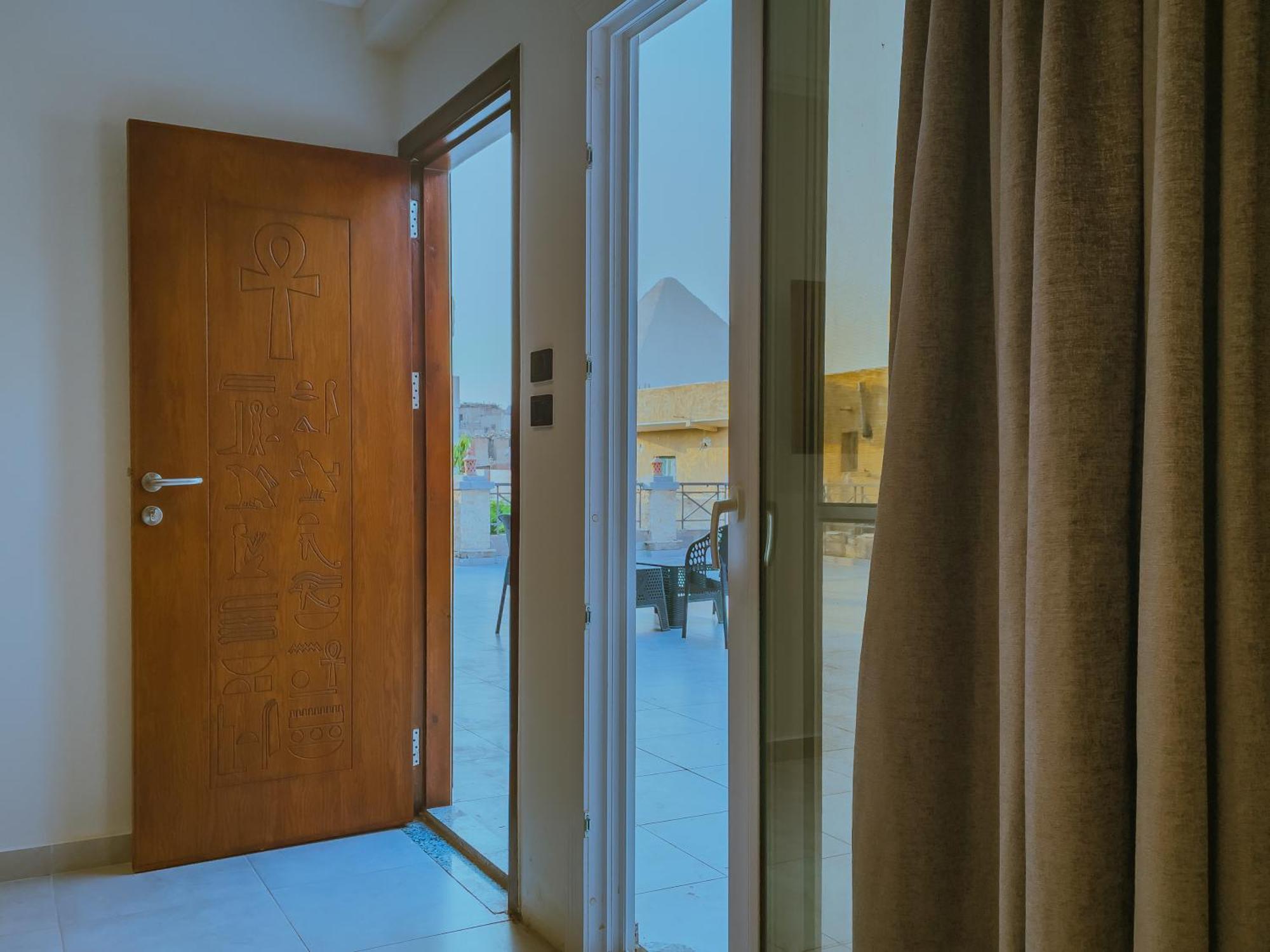 King Khufu Pyramids View Hotel Kafret el-Gabal Стая снимка