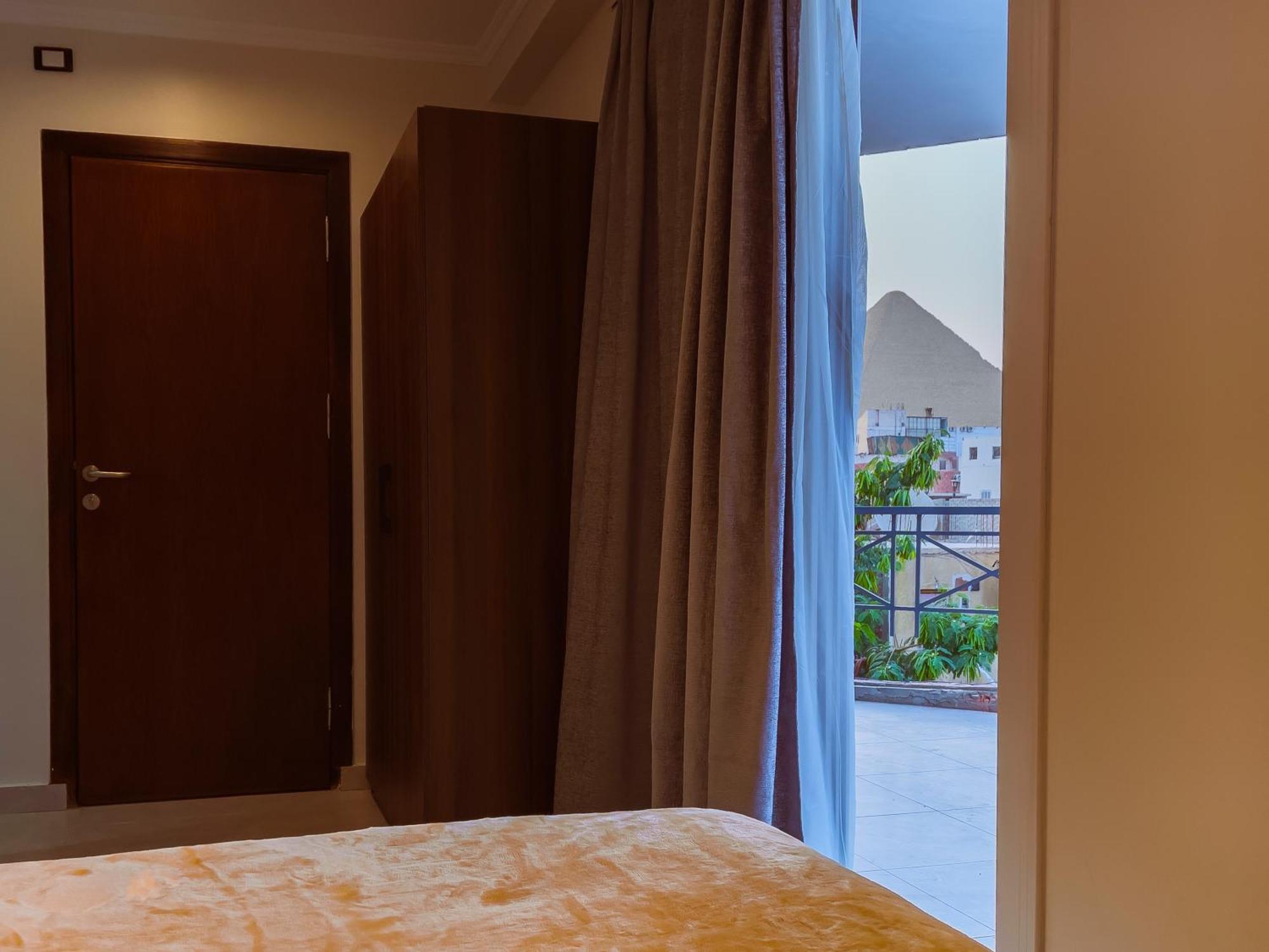 King Khufu Pyramids View Hotel Kafret el-Gabal Стая снимка